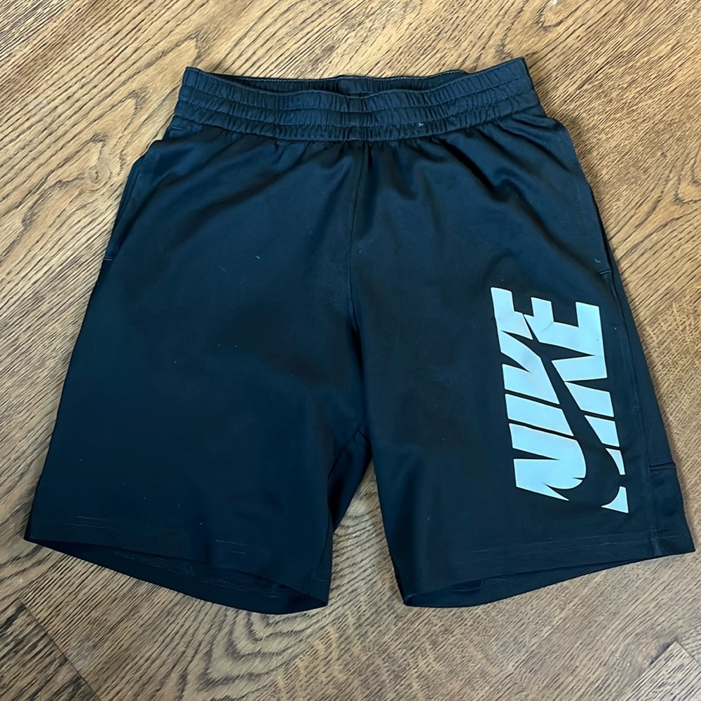 Nike boys dri fit shorts with pockets size M